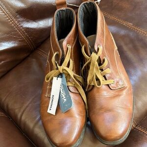 Sonoma Men's Tan Leather Chukka Boots